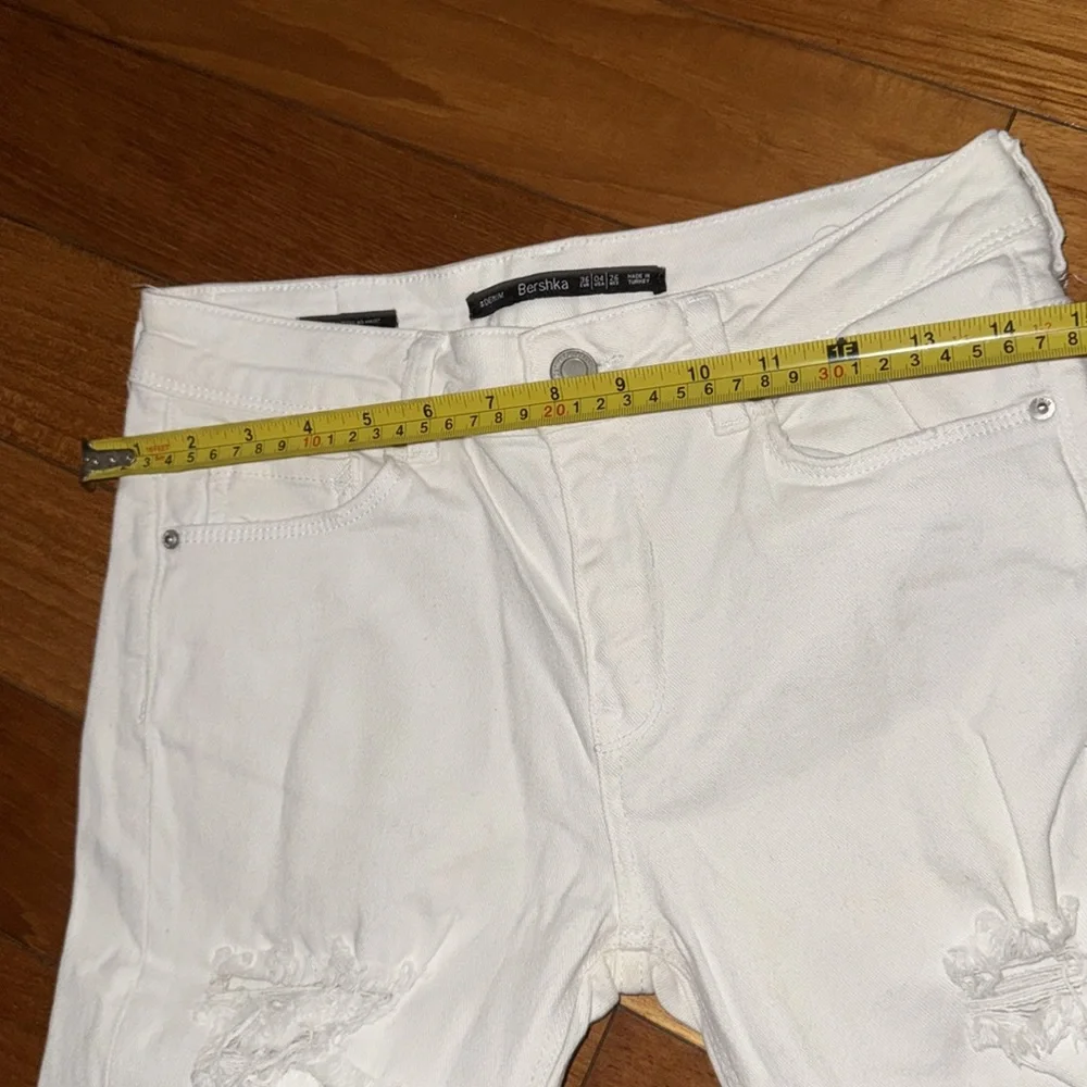 White Distressed Skinny Jeans size 4 US bershka ASOS pants - Picture 6 of 7